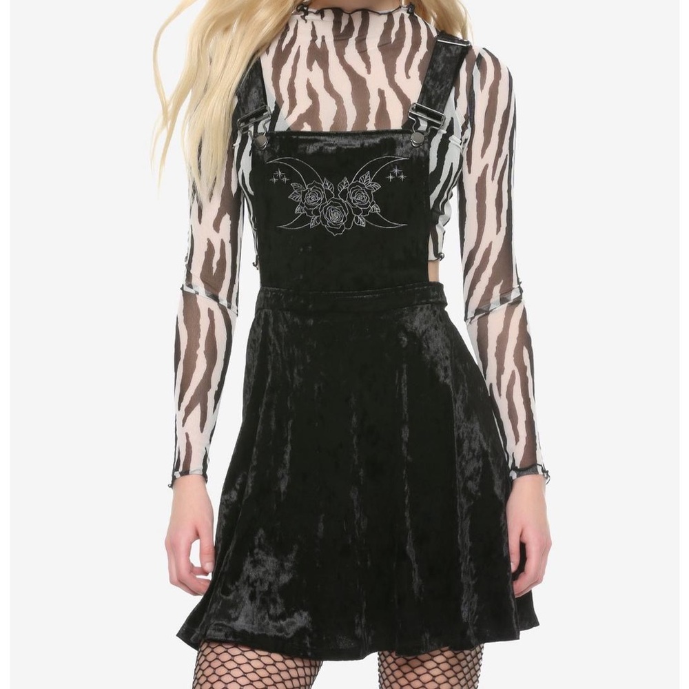 Moon & Roses Velvet Skirtall